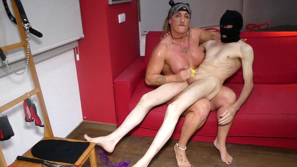 Danaxmuscles, Mike Bigcock: solleva, trasporta e squirta il vecchio parte 2 (AnalVids.com) lift and carry and squirting the old man part 2 (Danaxmuscles, Mike Bigcock)