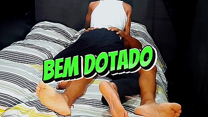 Trabalhando na obra com um amigo e o encarregado tava todo cheio de graca fodi ele.