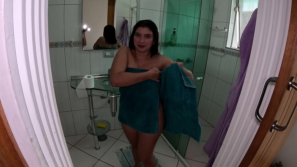 apos uma cena de dp ela toma banho e leva chupada da camera girl e o diretor (Binho Ted, Maya Fujita, Lyah Silva) apos uma cena de dp ela toma banho e leva chupada da camera girl e o diretor (Binho Ted, Maya Fujita, Lyah Silva)