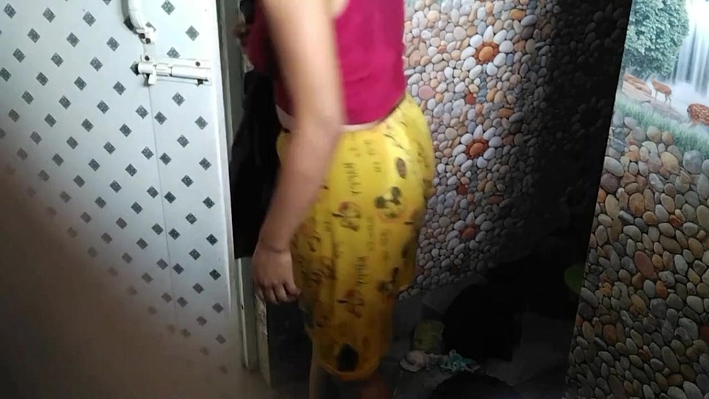girlfriend naha rahi thi aur boyfriend ne video banayi (Paprii) girlfriend naha rahi thi aur boyfriend ne video banayi (Paprii)