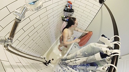 shower after fitness full solo girl