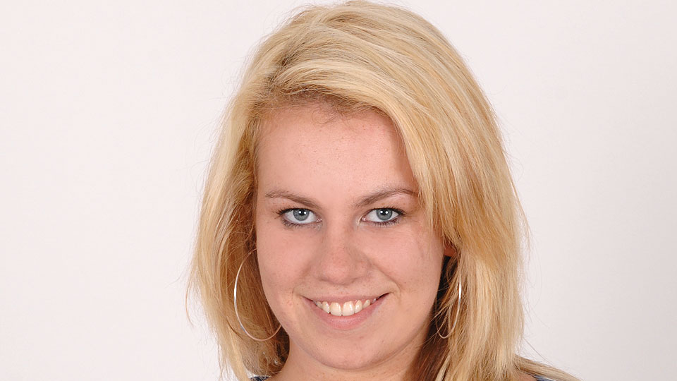 Hot-blooded babe at casting