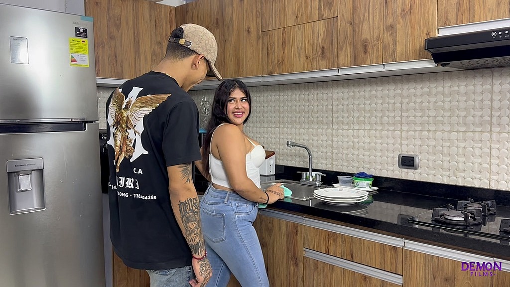 Chawa, Andrea Villa: follo el culo gordo de mi vecina en la cocina mientras su esposo esta afuera en su fiesta de cumpleanos (AnalVids.com) follo el culo gordo de mi vecina en la cocina mientras su esposo esta afuera en su fiesta de cumpleanos (Chawa, Andrea Villa)
