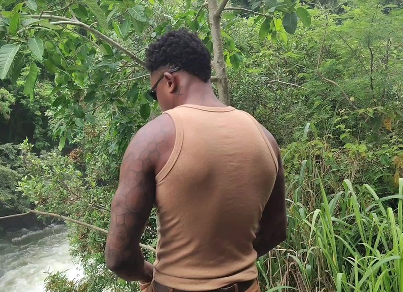 Sexo Selvagem Em Publico Na Cachoeira ,Com Pescador 100%Anal Bruto Destruida Por Garganta Profunda Ao Extreme Engolindo Xixi Mijo