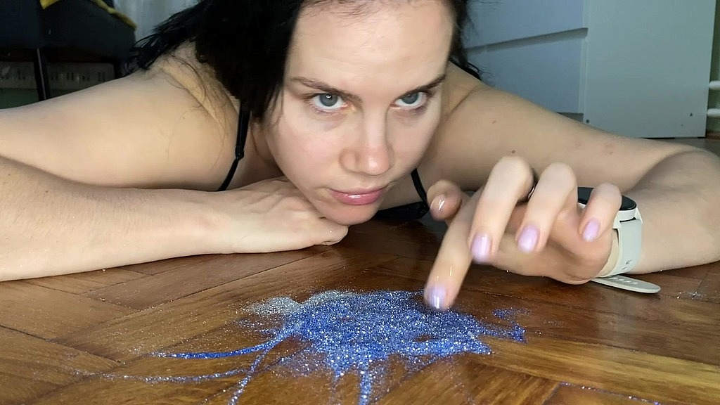 beautiful giantess anna and two tiny armies (Anna Sky) beautiful giantess anna and two tiny armies (Anna Sky)