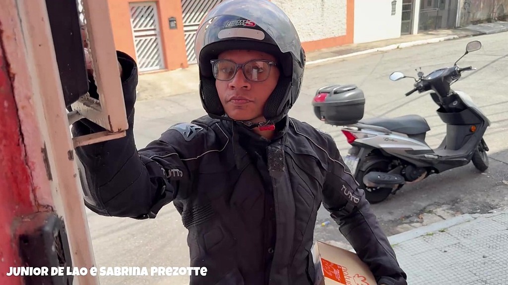 motoboy foi fazer uma entrega e fodeu a cliente trans por uma gorjeta (Junior Delao, Sabrina Prezotte) motoboy foi fazer uma entrega e fodeu a cliente trans por uma gorjeta (Junior Delao, Sabrina Prezotte)