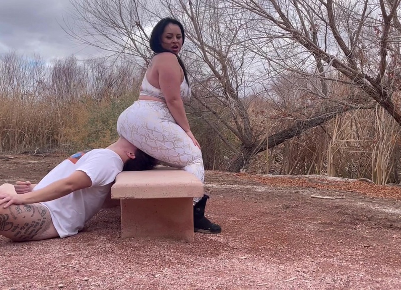 Amanda Thick Face Sitting