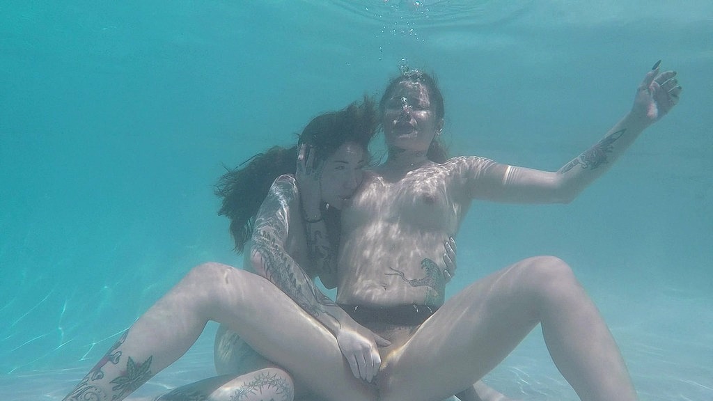 lesbiche sott'acqua 2 - vanessa vega e charlotte sartre nuotano ragazza ragazza figa mangia dita cazzo sguardo bagnato (Vanessa Vega, Charlotte Sartre) underwater lesbians 2 - vanessa vega & charlotte sartre swimming girl girl pussy eating finger fucking wet look (Vanessa Vega, Charlotte Sartre)