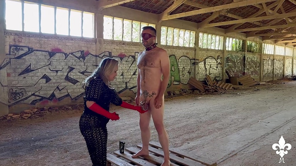 fisted in the abandoned factory! (Slave p, Empress Bella Sadic) fisted in the abandoned factory! (Slave p, Empress Bella Sadic)