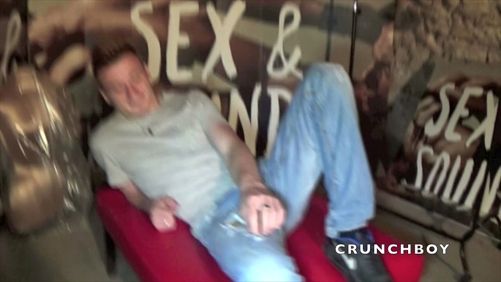 jeune hetero baisd eun gay dans une cave (Anthony Farzcrunc, Zack Crunchy) jeune hetero baisd eun gay dans une cave (Anthony Farzcrunc, Zack Crunchy)