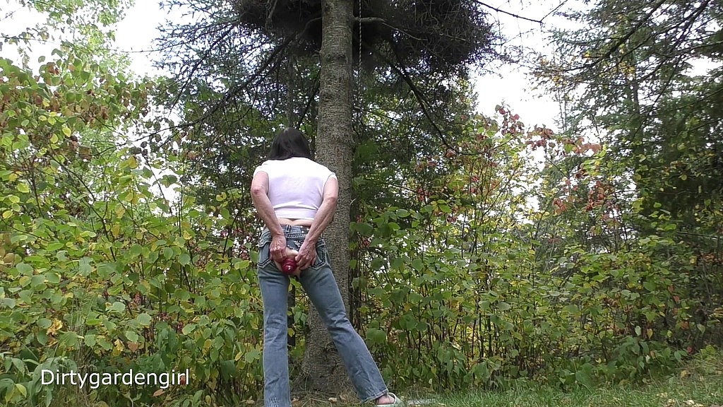 forest ass fisting in jeans (Dirtygardengirl) forest ass fisting in jeans (Dirtygardengirl)