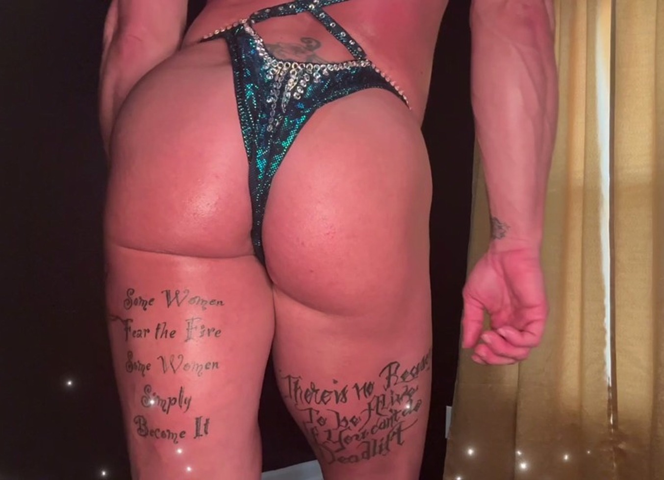 Simone Steele Muscle Flex