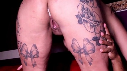 Dinni levando porra no cu