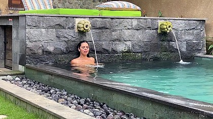 Love to be under the sun and masturbate