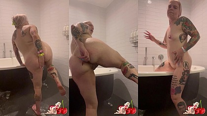 Slutty Pawg Fucks Herself In The Shower & Plays w/ Fat Ass