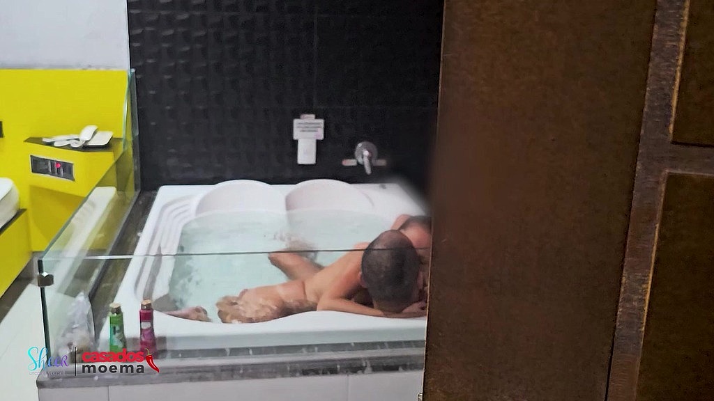 deixei o corno de castigo so espiando do lado de fora enquanto ele me come na banheira (Sra Moema, Sr Moema) deixei o corno de castigo so espiando do lado de fora enquanto ele me come na banheira (Sra Moema, Sr Moema)