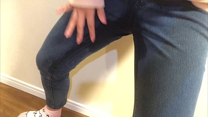 お気に入りのジーパンがおし◯こで濡れちゃいました。。