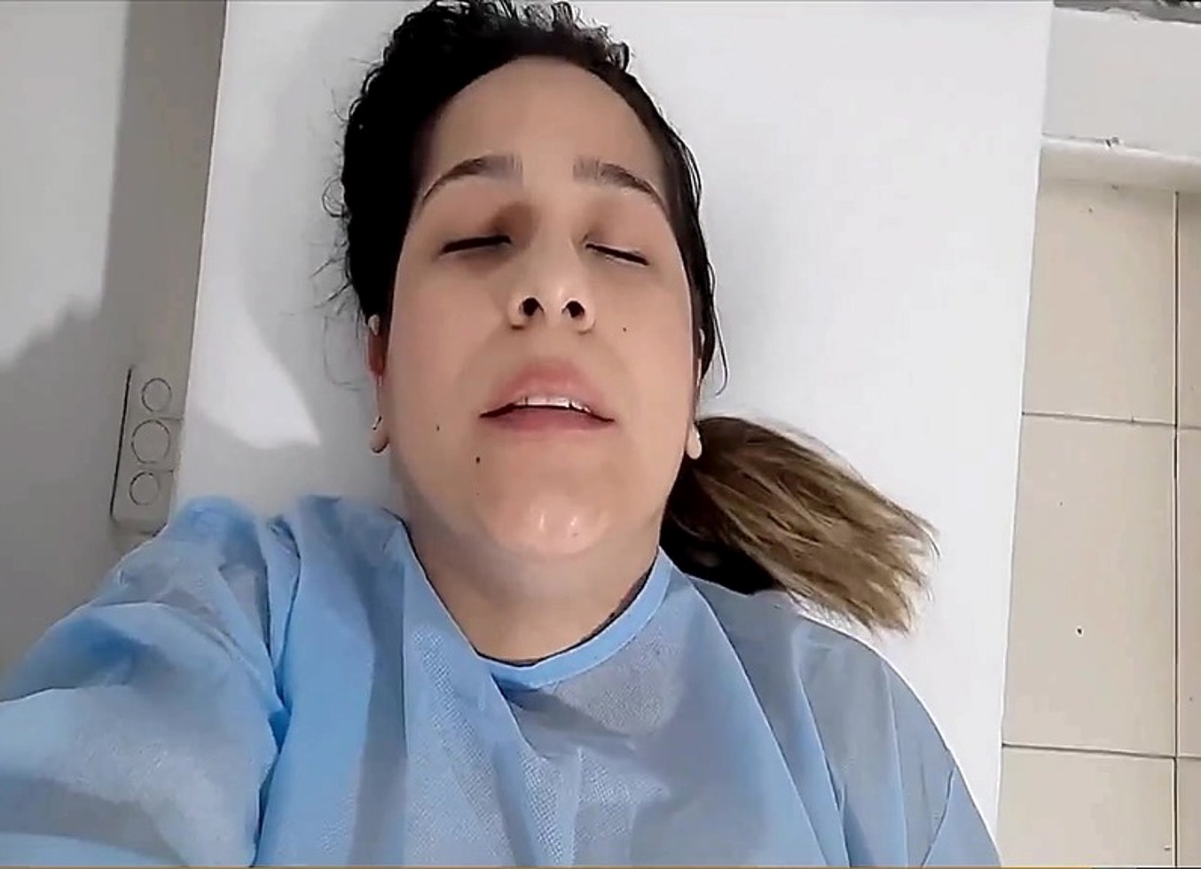 Mis Dedos No Bastan, Mi Cono Quiere Sentir Mas, Doctor Ven Tocame De Nuevo - Porno En Espanol