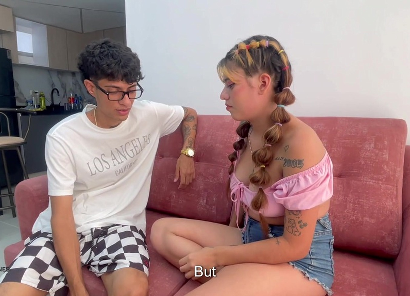 Una Dura Follada A Mi Pequena Hermanastra Mientras Se Atasca En La Sala De TV