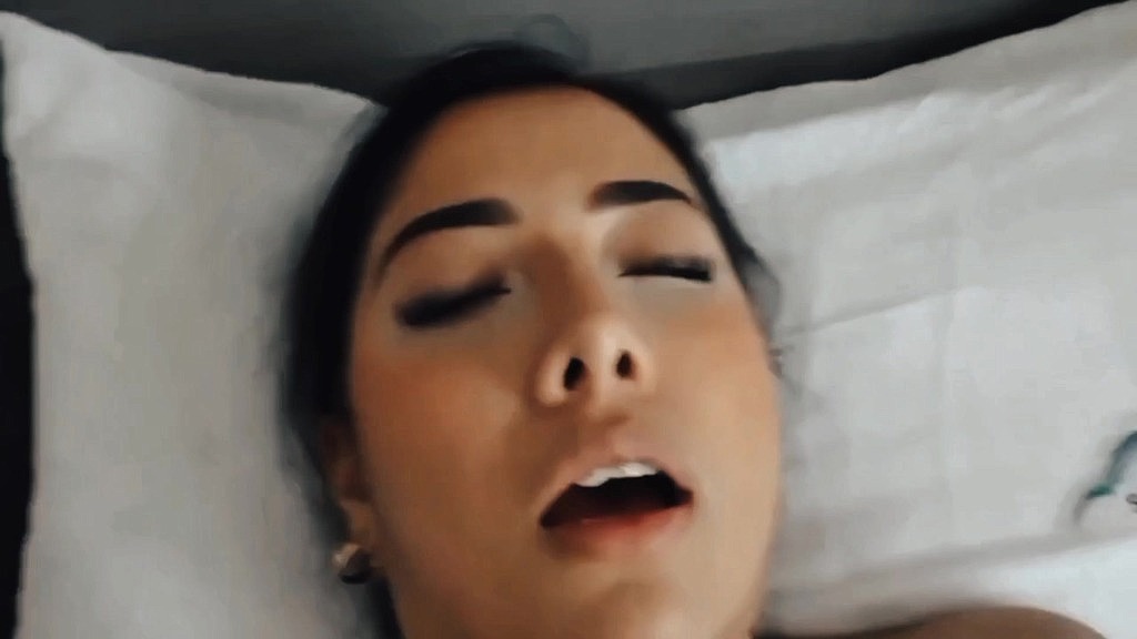 sexy bitch moaning (Rebeca) sexy bitch moaning (Rebeca)
