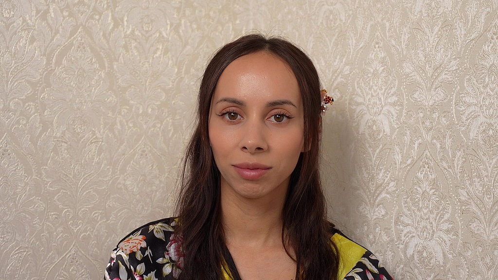 Я дивлюся в камеру в костюмі гейші (Пантера Ніка) i m looking at the camera in a geisha costume (Pantera Nika)