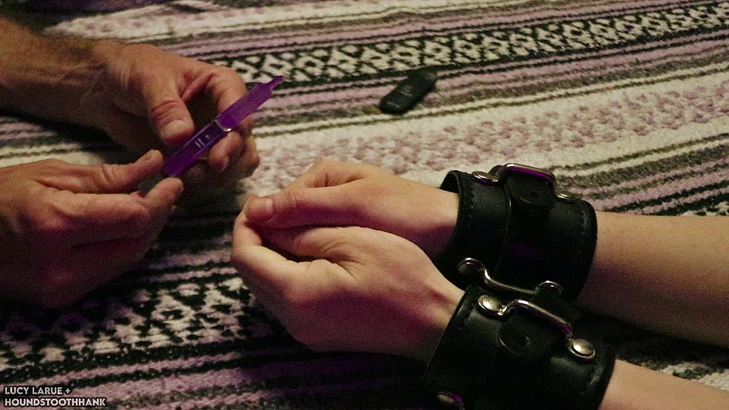 thick black leather cuff bondage bdsm fingernail clipping (Lucy LaRue, Houndstoothhank) thick black leather cuff bondage bdsm fingernail clipping (Lucy LaRue, Houndstoothhank)