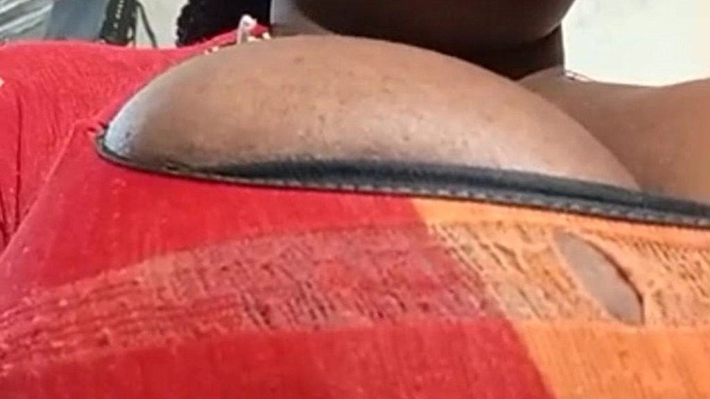 big tits (India Black) big tits (India Black)
