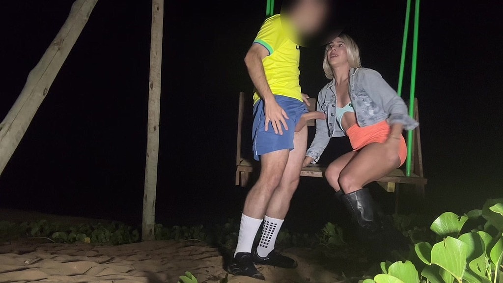 Jogador Casado Fudendo O Cuzinho Da Safada Na Praia
