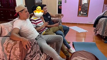 Omar Castell no esta interesado en el videojuego, todo lo que quiere es taladrar el culo de su primastro