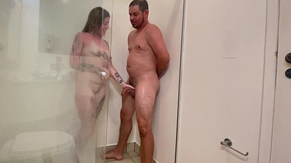 Banho com homem mais velho no hostel