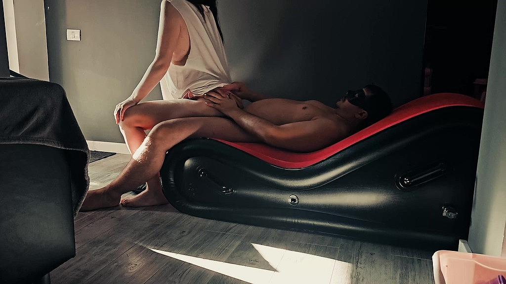 la moglie ha voglia di una bella mattinata per una scopata e sesso orale (BuddyCouple, Ogyacoppia) the wife is in the mood on a beautiful morning for a fuck and oral sex (BuddyCouple, Ogyacouple)