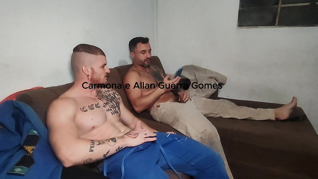 professor e aluno de luta batendo uma punheta juntos (Carmona, Allan Guerra Gomes) professor e aluno de luta batendo uma punheta juntos (Carmona, Allan Guerra Gomes)