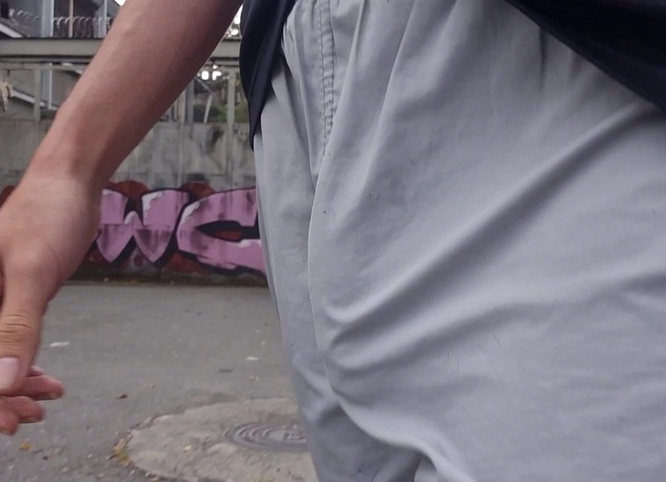 Exhibiendo Verga Parada En La Calle Y Me Masturbo En Un Bus