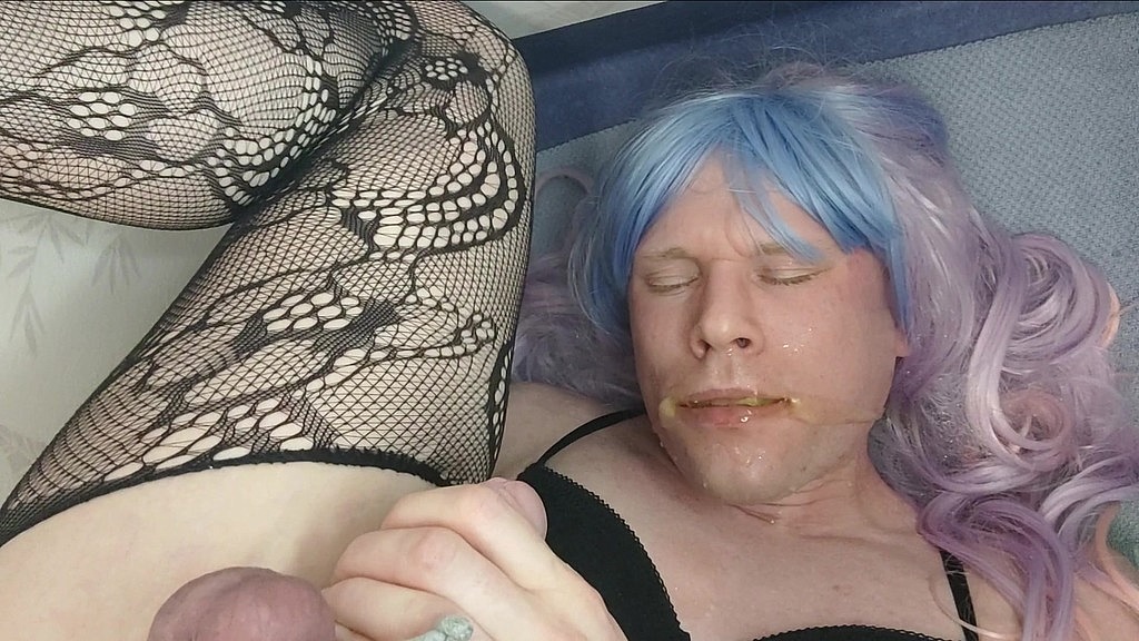 toilet slut, pee in mouth, and toilet licking (ErikkaLove) toilet slut, pee in mouth, and toilet licking (ErikkaLove)