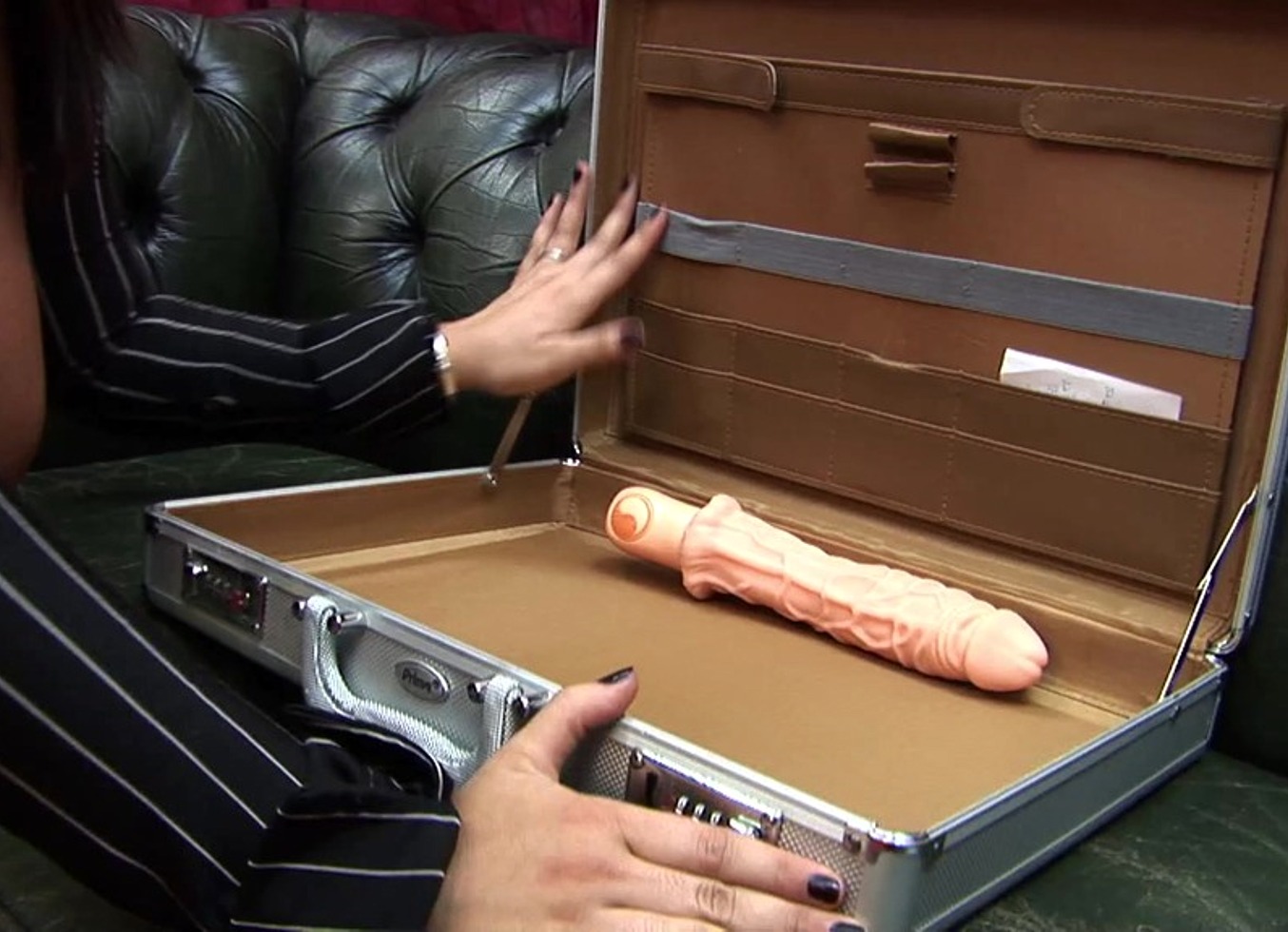 Donna Derriere And Jemstone Fill Each Other's Pussies With Sex Toys!