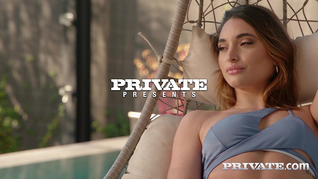 Sara Diamante stars in a gonzo