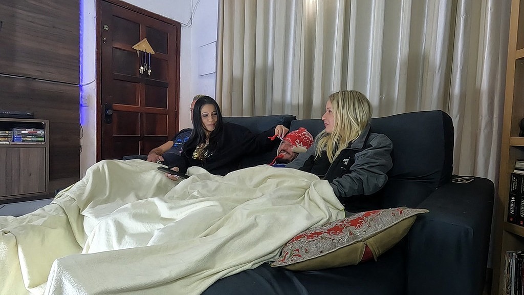 orgia intensa loira senta na rola enquanto morena e fodida no cu! (Larissa Leite, Mr Matusalem, Natzinha Morena, Vagninho, Alex Victor) orgia intensa loira senta na rola enquanto morena e fodida no cu! (Larissa Leite, Mr Matusalem, Natzinha Morena, Vagninho, Alex Victor)