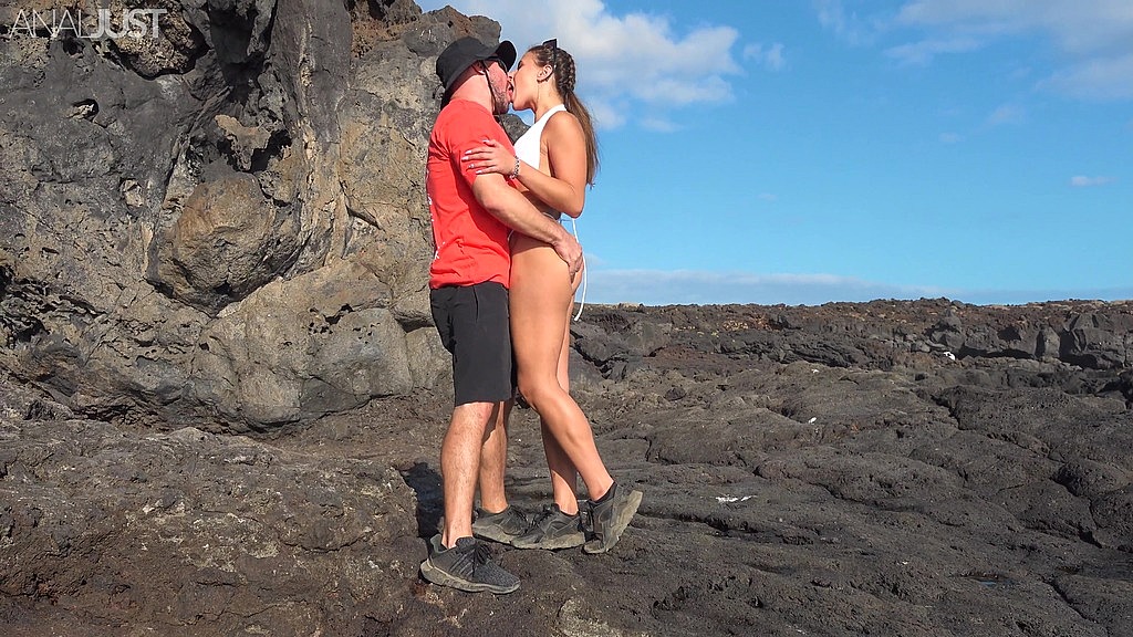 Passion among the rocks with bella model