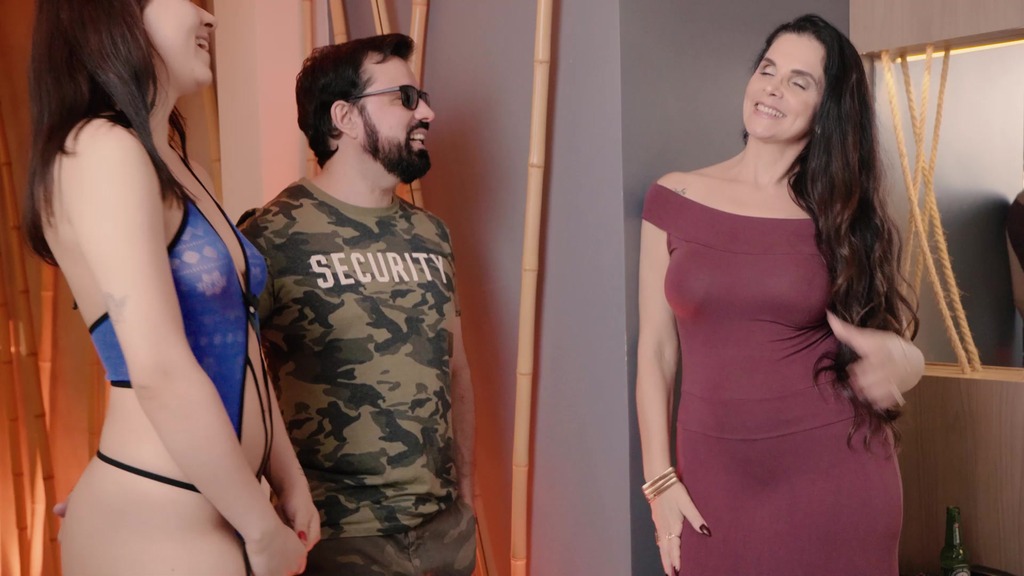 dei meu cu para o marido gostoso pauzudo safado da minha amiga e a corna viu tudo - a gostosa da luiza ambiel deu o cu a buceta na frente da sua melhor amiga e os tres se divertiram gostoso. (Frotinha Pornstar, Gabi Manhaes, Luiza Ambiel)