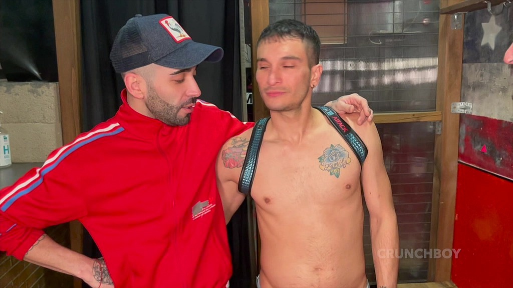 hetero baise un latino muscle pour challenge perdu (Crunch rafamarco, Andy lopez, One camillo) hetero baise un latino muscle pour challenge perdu (Crunch rafamarco, Andy lopez, One camillo)