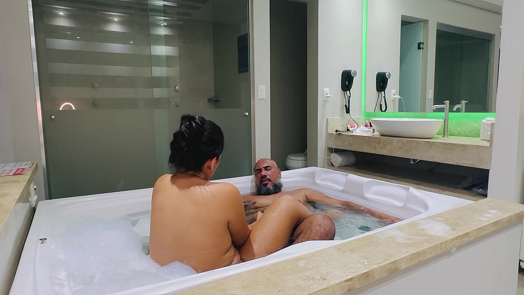 gozei dentro da banheira (Lidi Ferrari, Rica Produtor) gozei dentro da banheira (Lidi Ferrari, Rica Produtor)