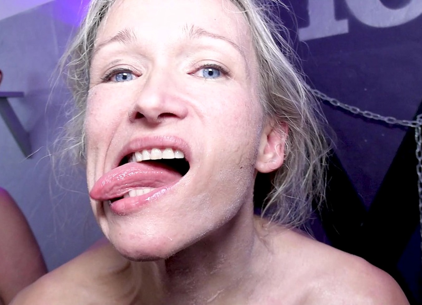 Eheschlampen Werden Von 14 Mannern Besamt...Jede MILF Fickt Fremd!!!