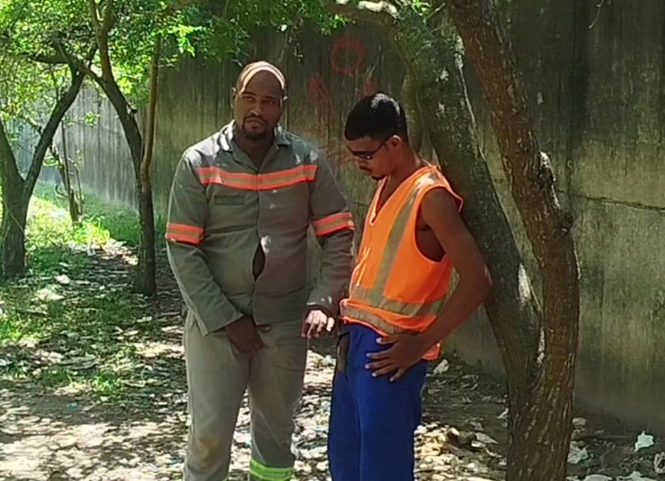 Guardador De Carros , Acabou Metendo Leite No Rabo Do Operario No Intervalo De Trabalho