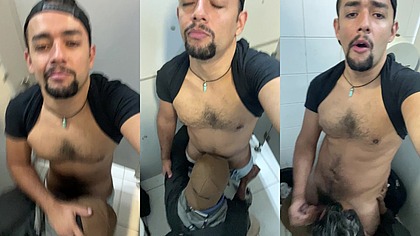 UMA PUTARIA GOSTOSA COM COLEGAS DE TRAMPO NO VESTIARIO.