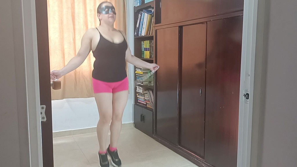 esposa puta de graba el camel haciendo ejercicio calienta la verga de los amigos de su marido (Valery Saenz) esposa puta de graba el camel haciendo ejercicio calienta la verga de los amigos de su marido (Valery Saenz)