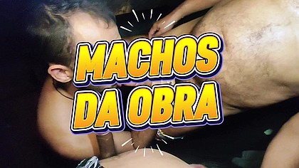 suruba entre pedreiros enquanto a ob atsa.