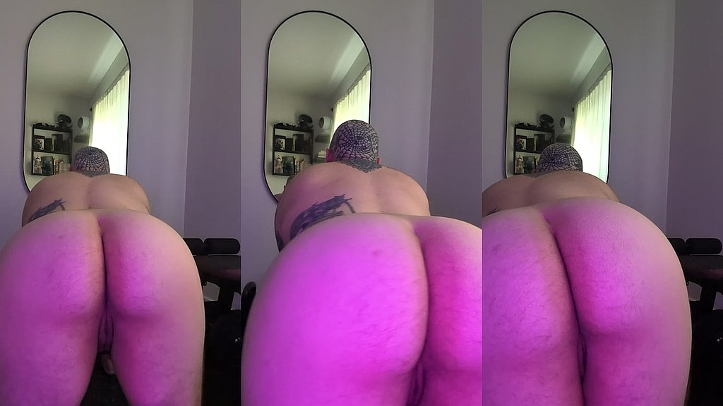 Трансгендерний хлопець розтягується голим у спортзалі (Thehulkbrogan) trans guy stretches naked at the gym (Thehulkbrogan)