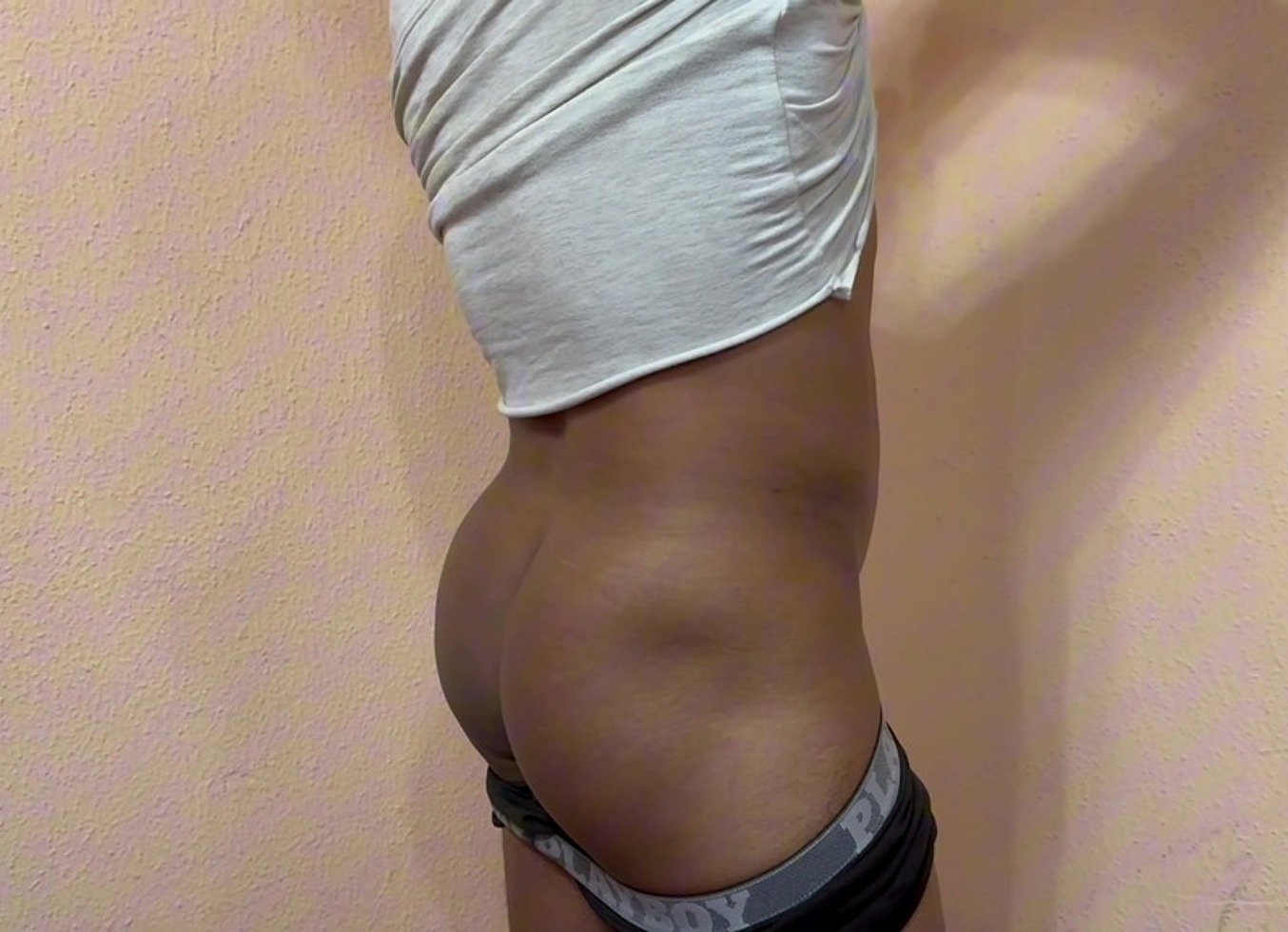 Hermoso Hombre Deportista Acepta Hacer Una Sesion De Fotos A Cambio De Dinero Y Termine Chupandole La Gran Polla