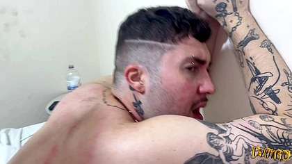 Fui trabalhar e meu namorado comeu meu melhor amigo