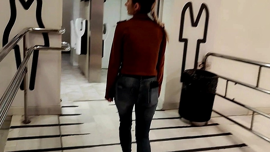 sexo arriesgado en el bano del centro comercial ! (Lararussiandoll, Leoph) sexo arriesgado en el bano del centro comercial ! (Lararussiandoll, Leoph)